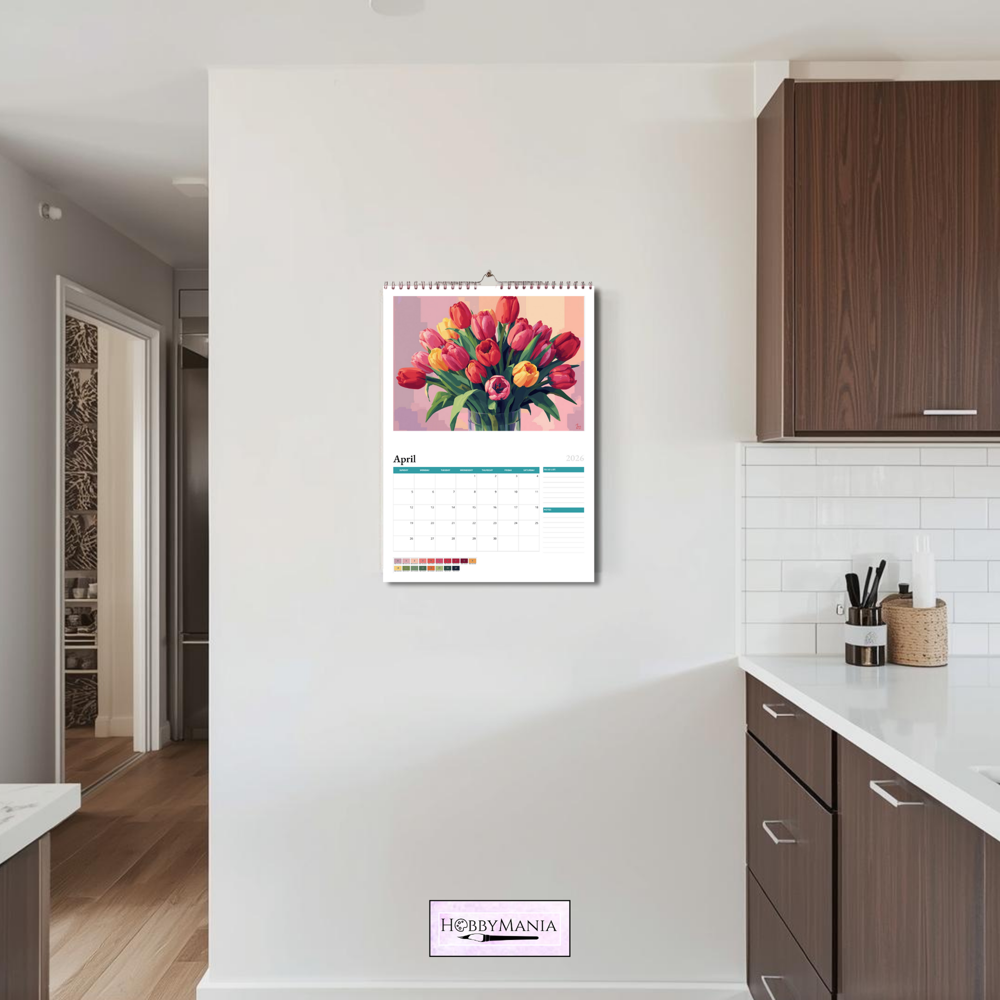Lifestylefoto van de HobbyMania Kleuren Op Nummer Kalender 2026 opgehangen in een moderne keuken.